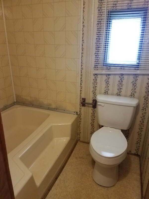 Building Photo - 413 Miller St