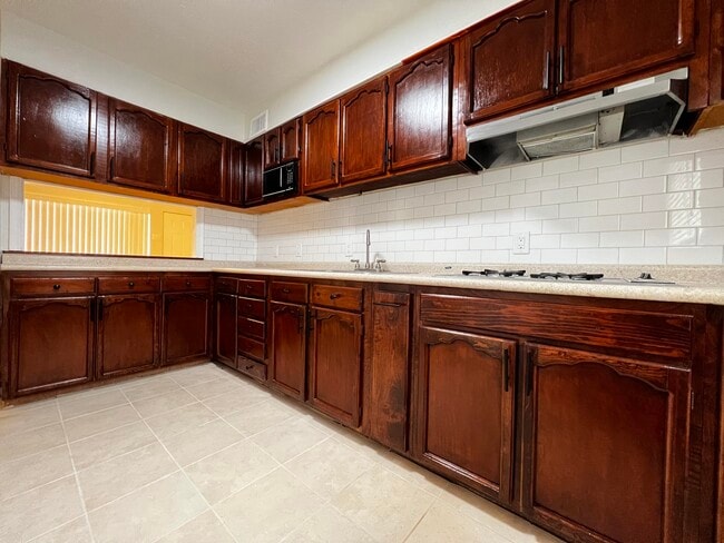 Building Photo - 647 Soya Dr