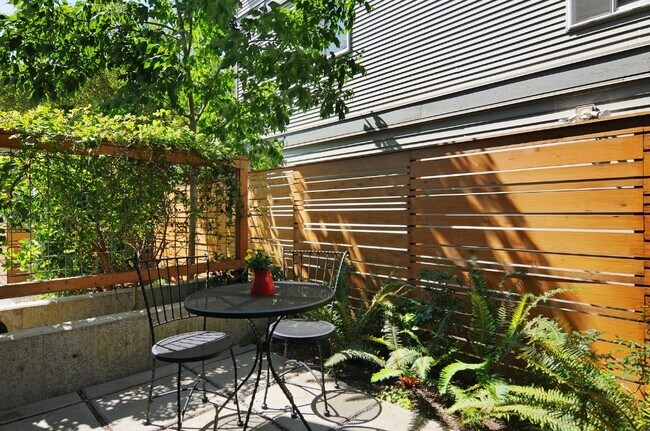 Building Photo - 4717 Phinney Avenue North