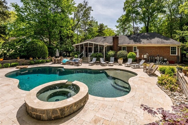 Building Photo - 10316 Whitethorn Dr