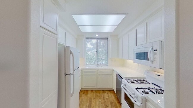 Building Photo - 1807 Ladrillo Aisle