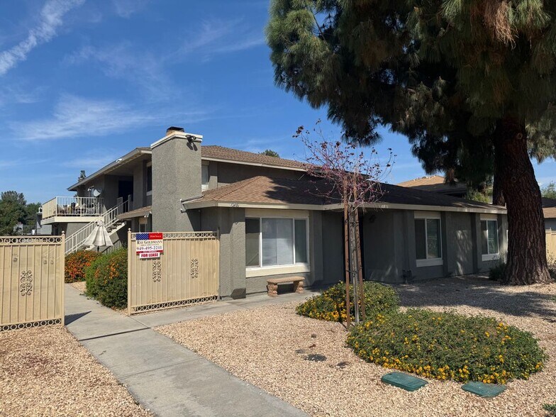 Primary Photo - 1209 Oxford Dr