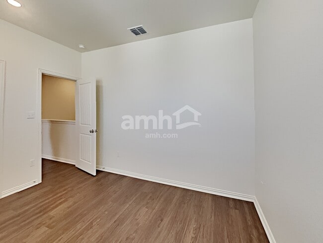 Building Photo - 2738 Meadowood Heights