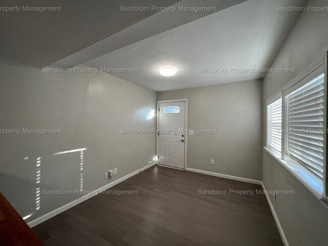 Building Photo - FOR LEASE | Mid-town Tulsa | 1 Bed, 1 Bath...