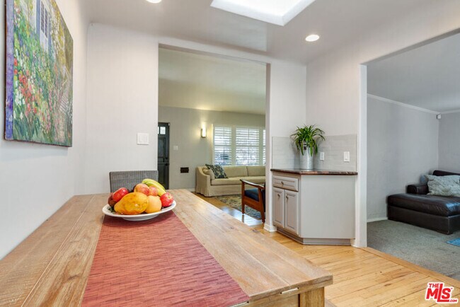 Building Photo - 10933 Ayres Ave