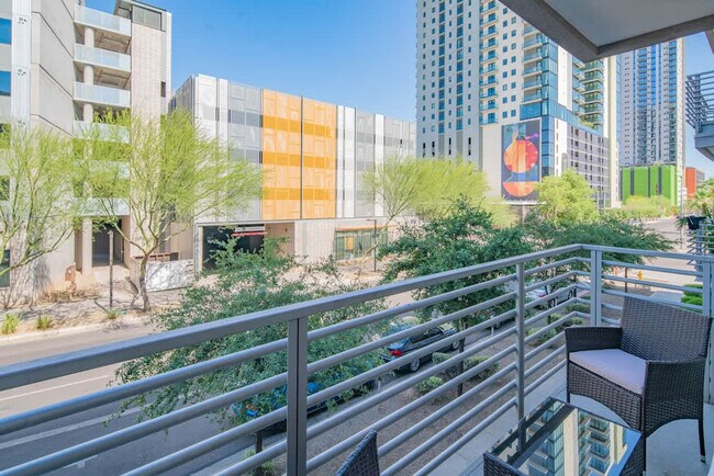 Building Photo - 914 N 3rd St