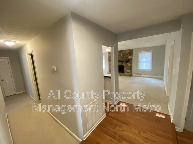 Building Photo - 787 Faye Dr NW