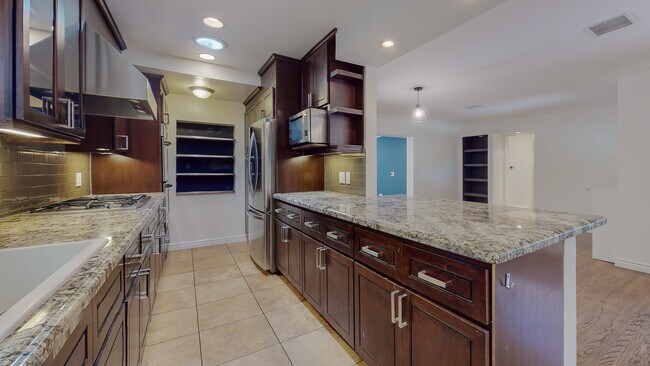 Kitchen ... - 18406 Bessemer St