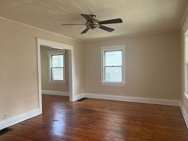 Building Photo - SINGLE FAMIKY FOR RENT IN MAPLEWOOD LOCATION !