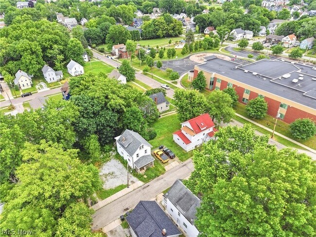 Building Photo - 285 Sumner Ct