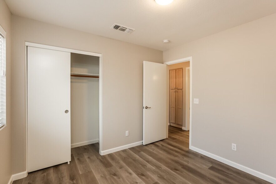 Building Photo - 8643 E Capri Ave