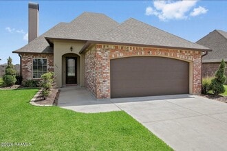 Building Photo - 204 Crenshaw Dr