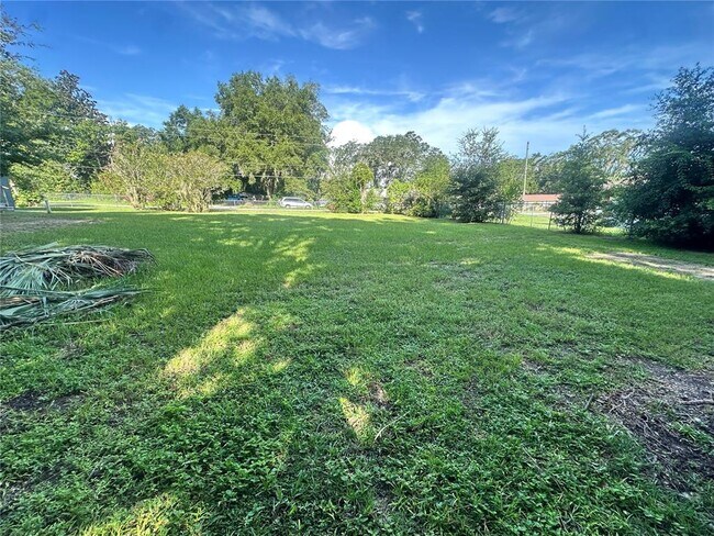 Building Photo - 4205 NE 7th St
