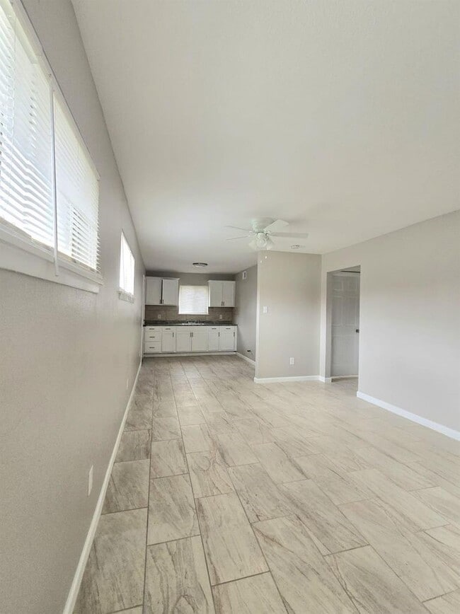Building Photo - 3833 Mt Pleasant St