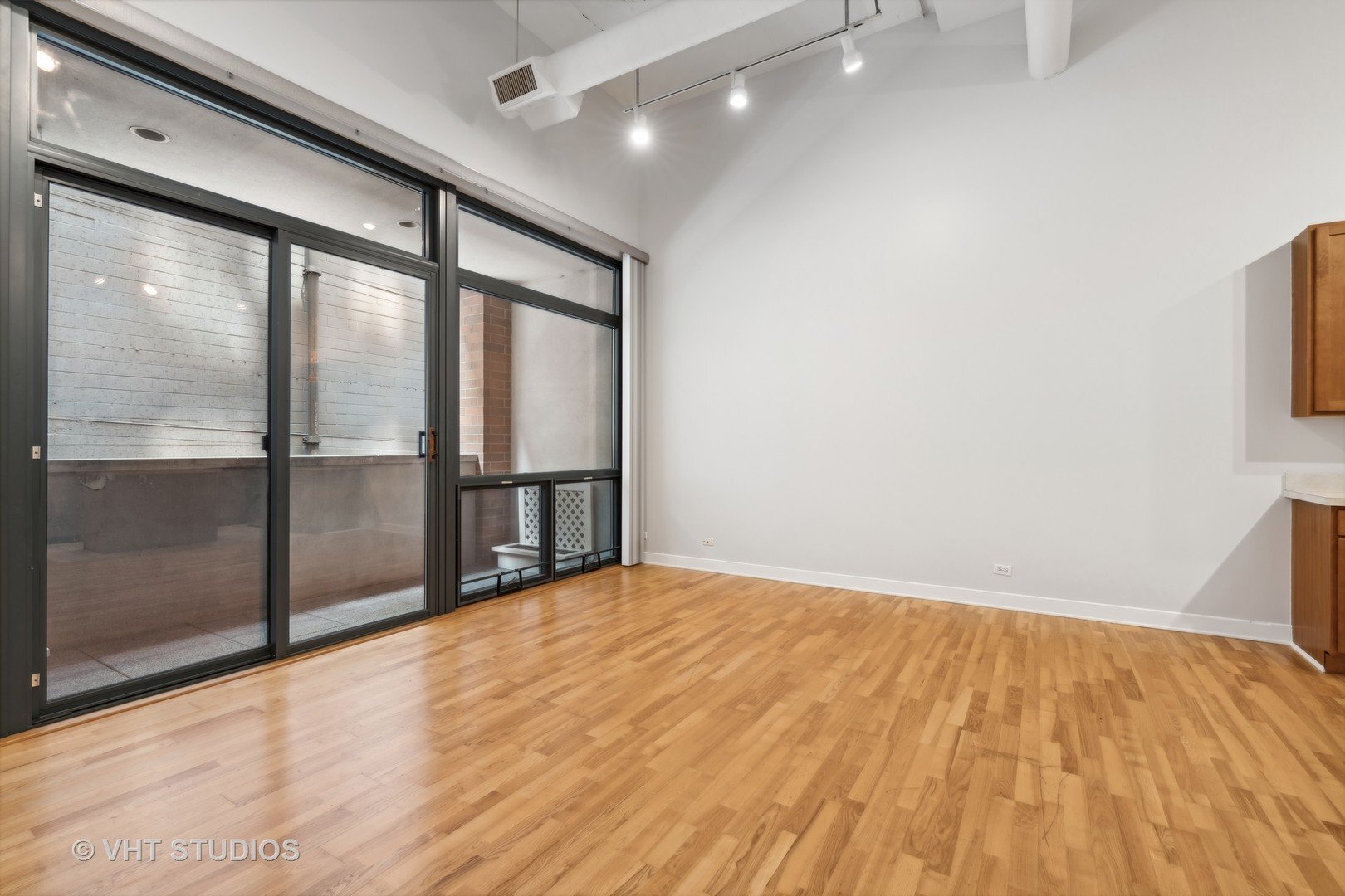 Building Photo - 211 E Ohio St