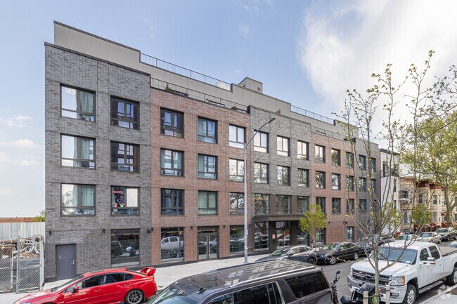 Alternate view. - 378 Weirfield St