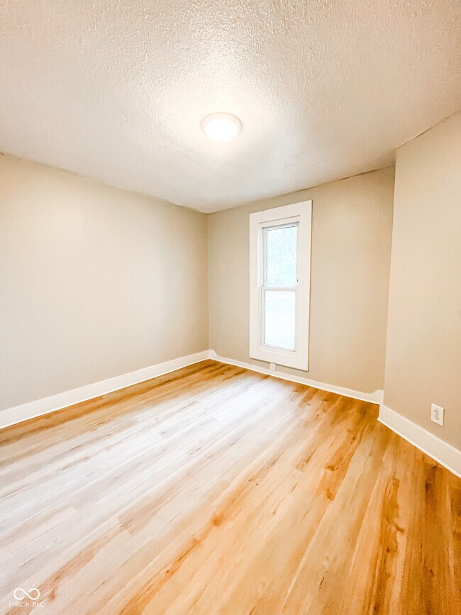 Building Photo - 102 Meridian St