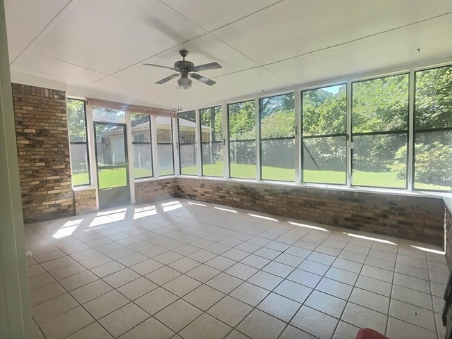 Building Photo - 335 Alexander Cove