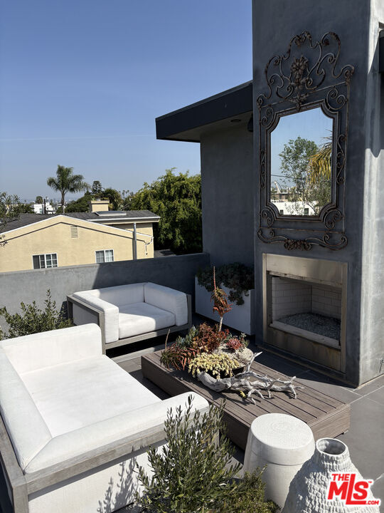 Building Photo - 2425 Clement Ave