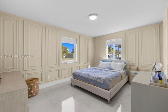 Building Photo - 10750 SW 43rd Ln