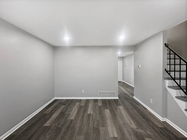Building Photo - 4344 Roberton Ave