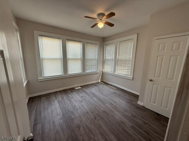 Building Photo - 86 Mapes Ave