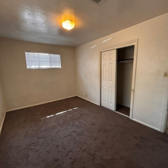 Building Photo - 4 Bedroom House in Hudson Park