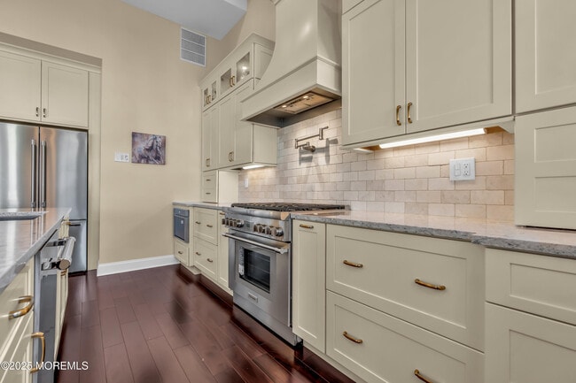 Building Photo - 2 Tradewinds Ln