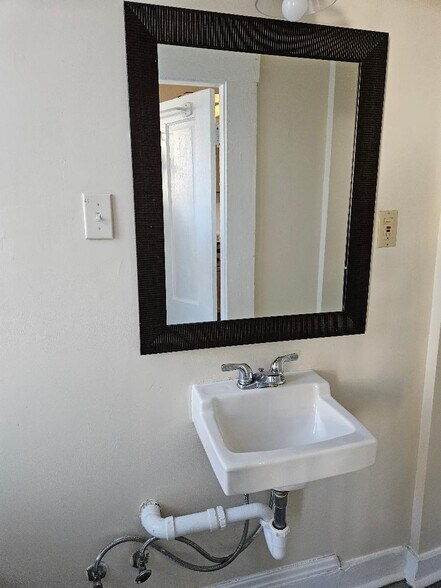 bathroom - 120 W 5th Ave