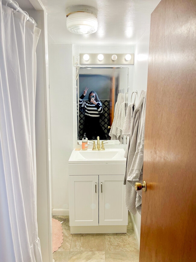 Building Photo - 825 E 820 N