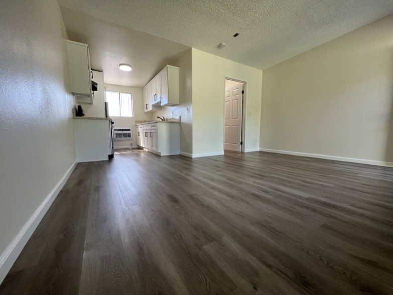 Building Photo - 7424 Radford Ave