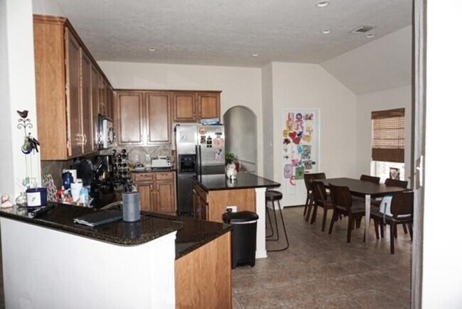 Building Photo - 12814 Quail Creek Dr