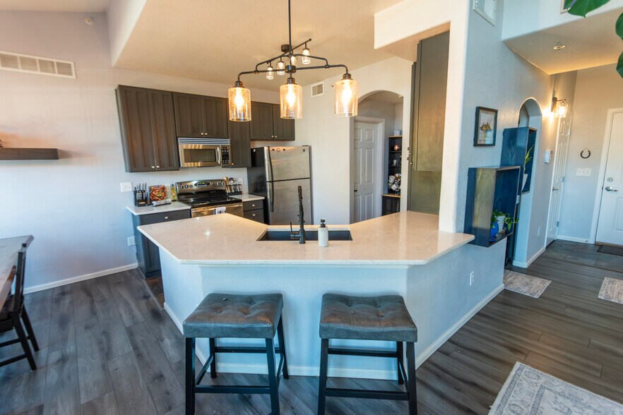 Building Photo - 2875 Blue Sky Cir