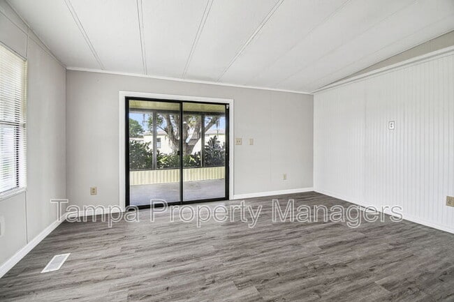 Building Photo - 201 Country Ln