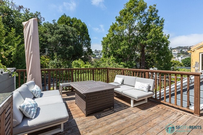 Building Photo - Castro: UNFURNISHED Top Floor Flat w/ Private Deck, W/D in unit & Garage Parking