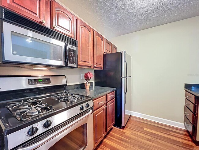 Building Photo - 2065 Dixie Belle Dr