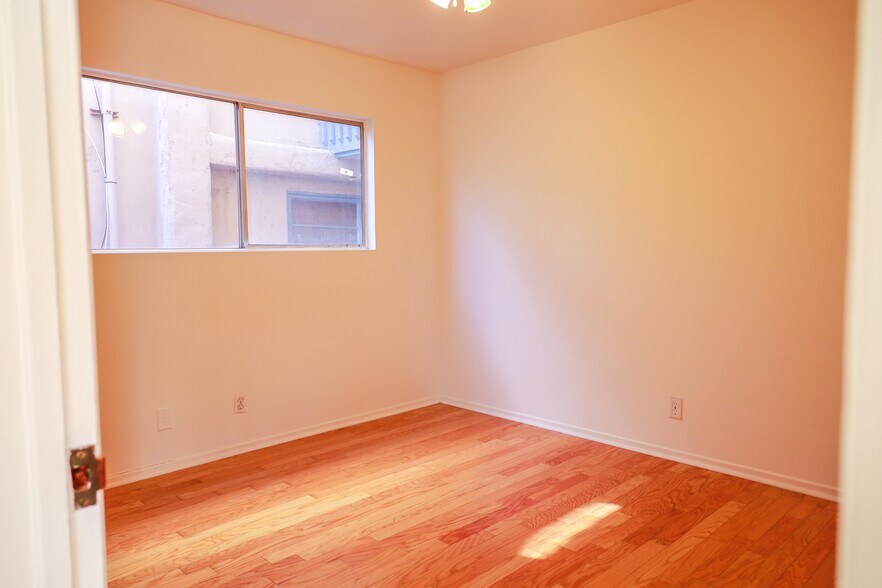 Building Photo - 3513 Alma Ave