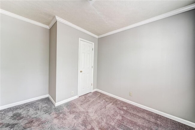 Building Photo - 2053 White Oak Cir