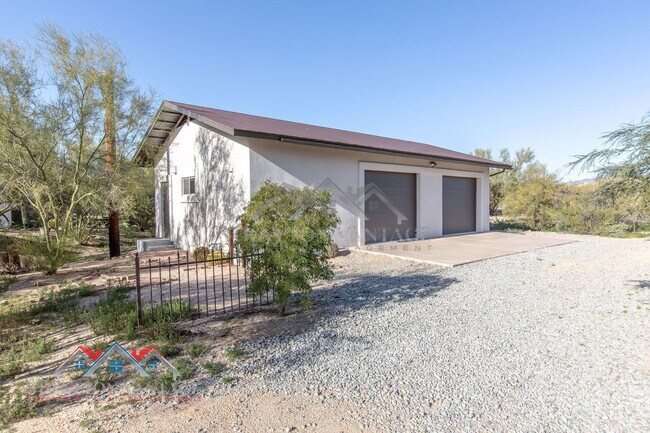 Building Photo - 4728 E Ron Rico Rd