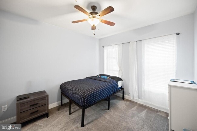 Building Photo - 517 S Ellwood Ave