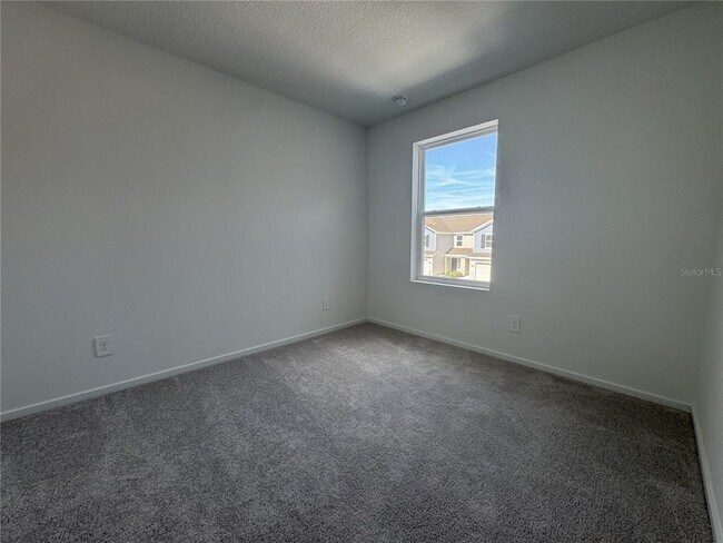 Building Photo - 830 Lynx St