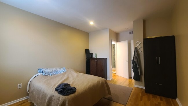 Building Photo - 518-536-536 Gregory Ave