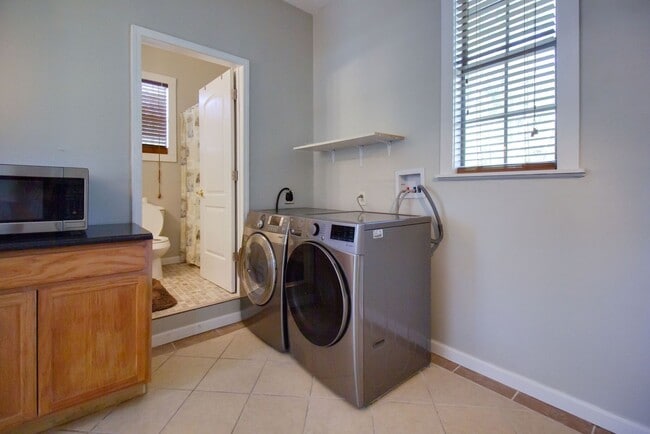 Building Photo - Waterfront on the Bay