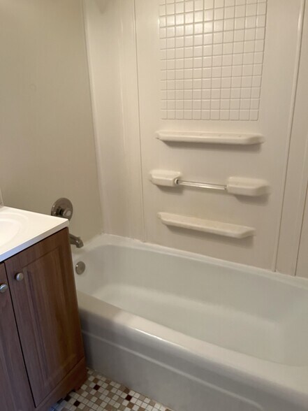 Master bathroom - 2343 Ogden Ave