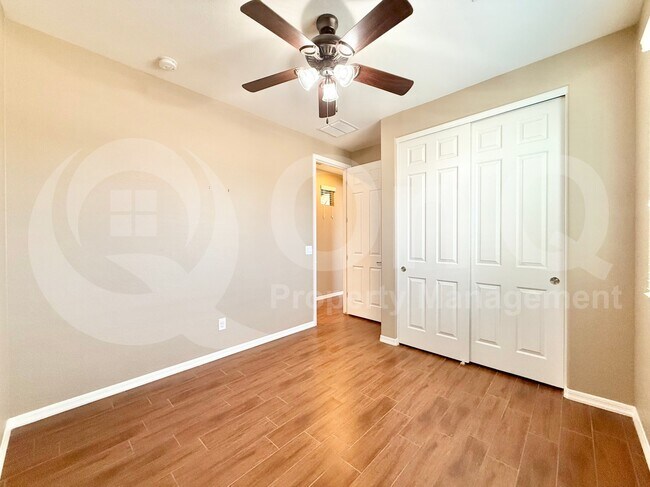 Building Photo - 293 E Glacier Dr