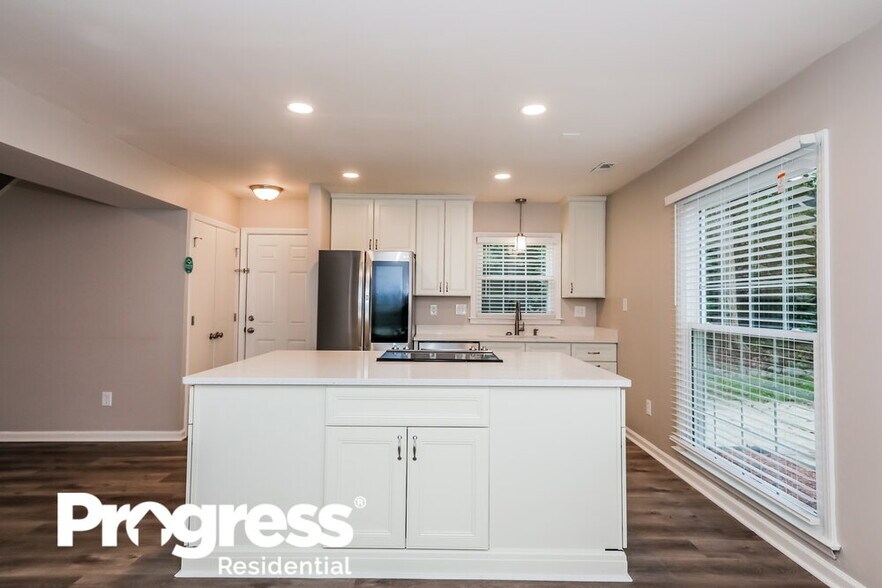 Building Photo - 7115 Casual Corner Ln
