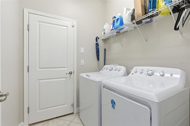 Building Photo - 11014 Little Blue Heron Dr