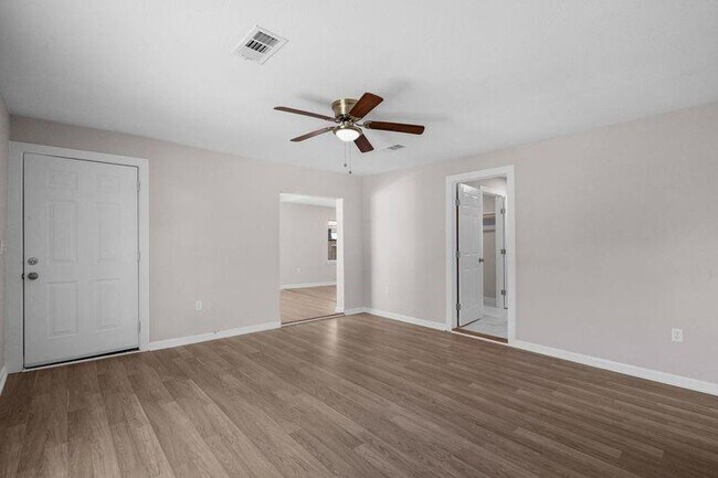 Building Photo - 10118 Norvic St