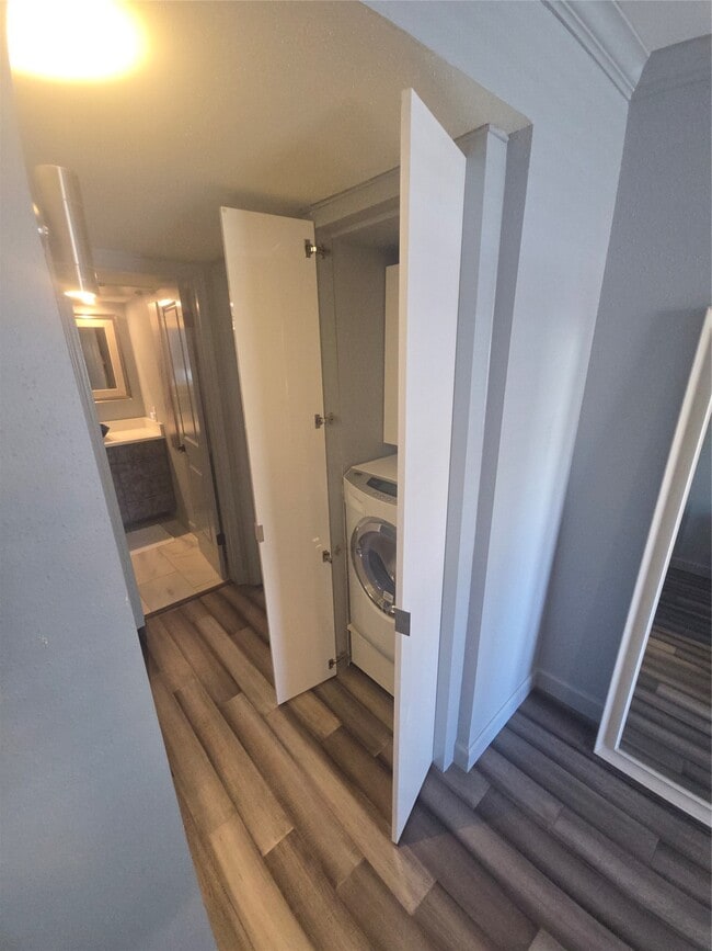 Building Photo - 2250 Bering Dr
