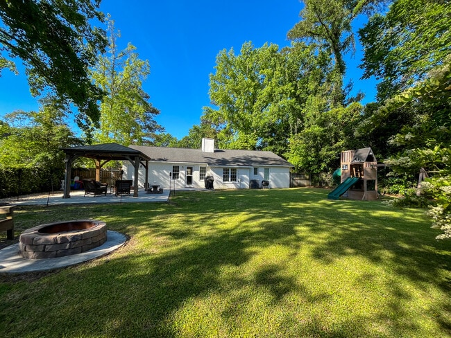 Building Photo - 1534 Kentwood Cir